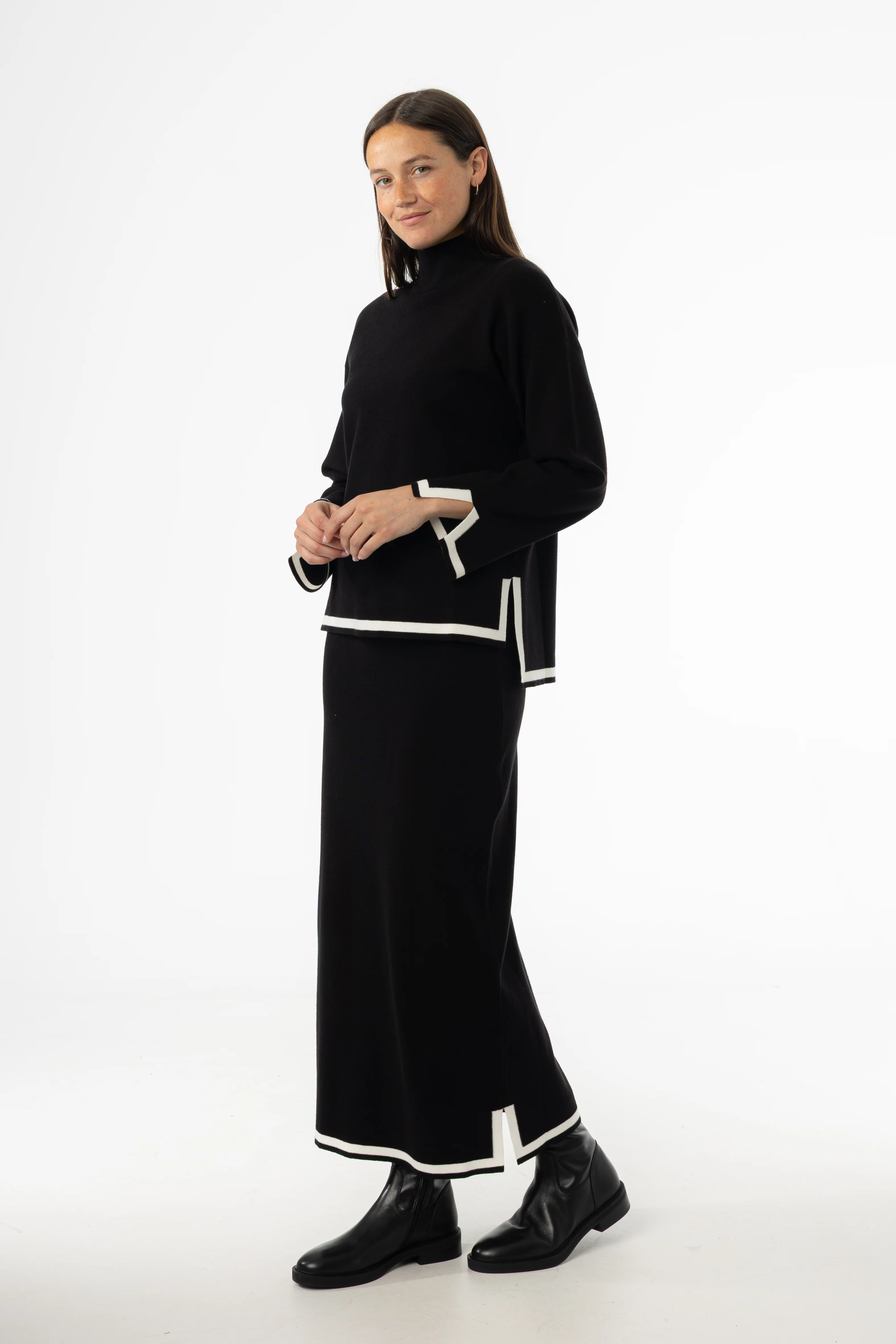 Black Contrast Trim Knit Skirt - Image 3