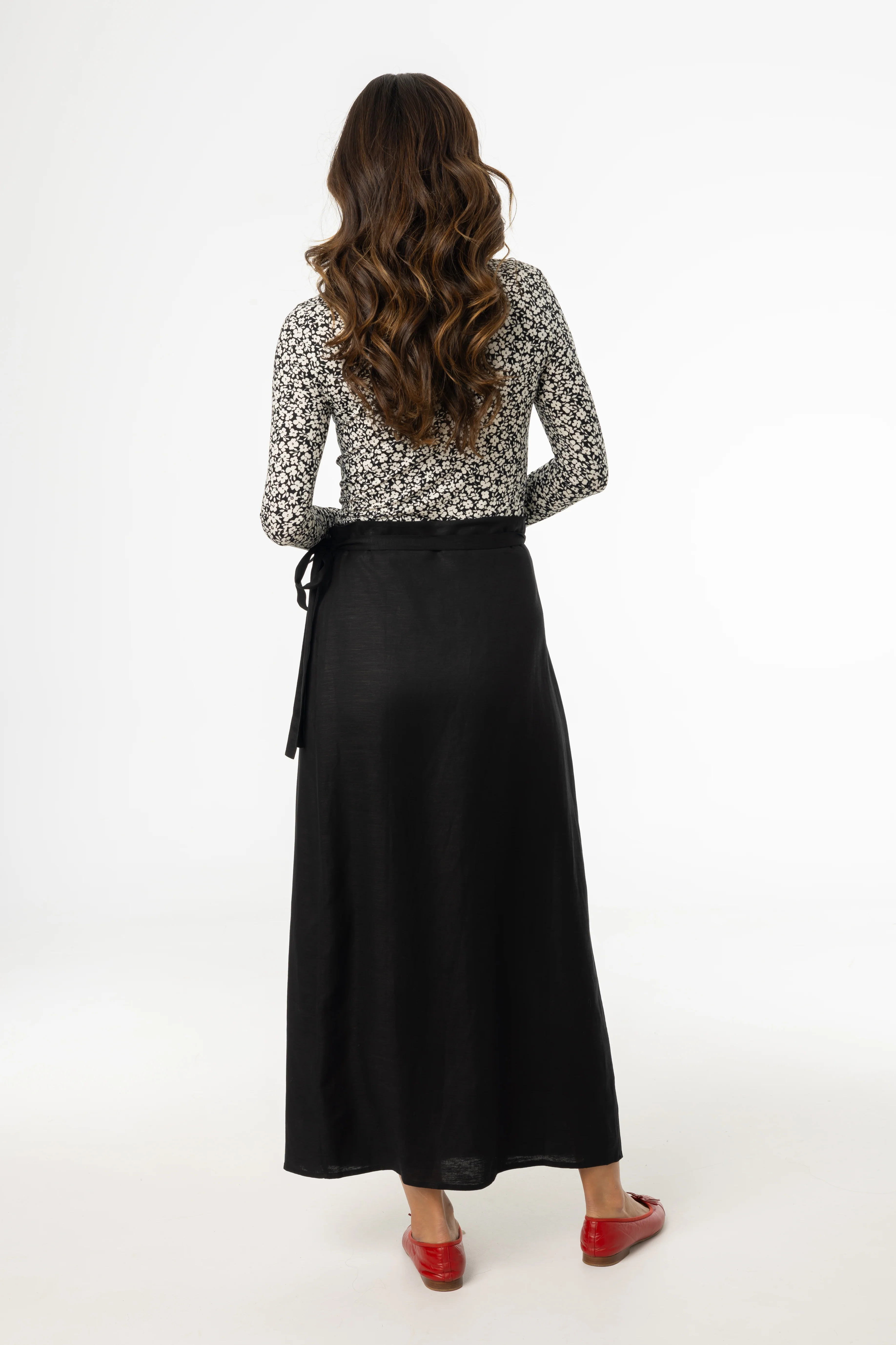 Black Linen Wrap Skirt - Image 3