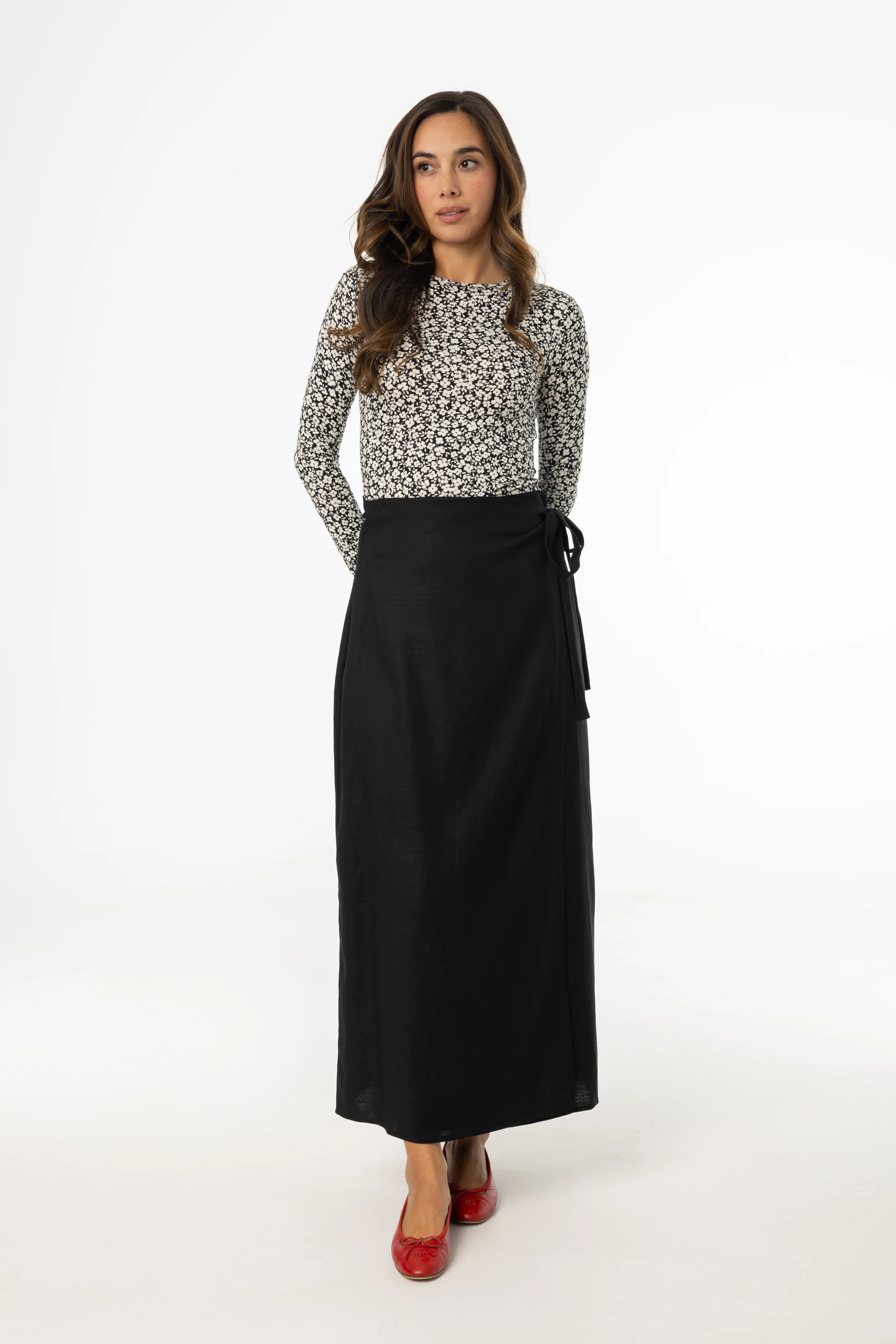Black Linen Wrap Skirt - Image 4