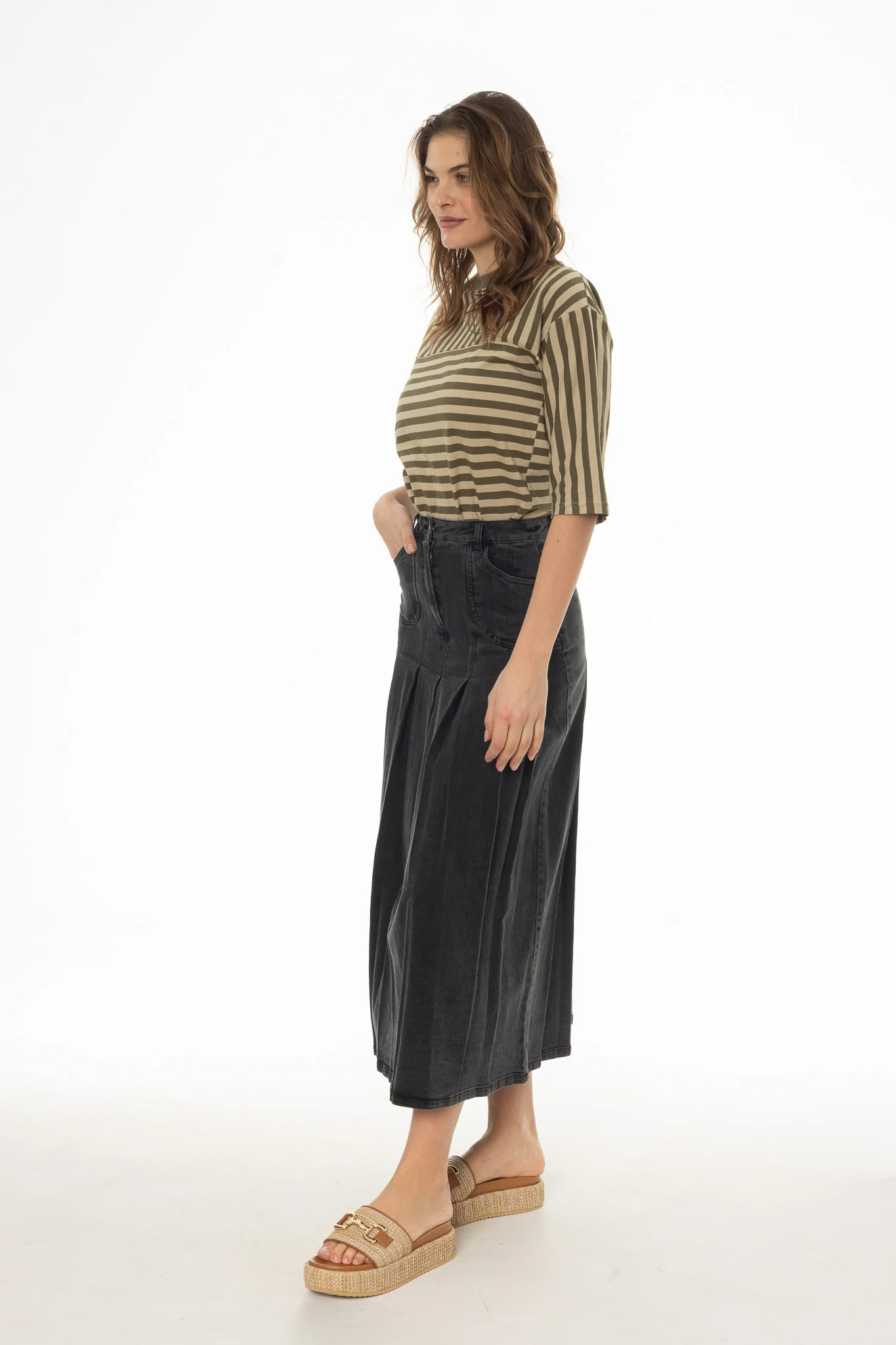 Black Pocket Pleated Denim Skirt - Image 3