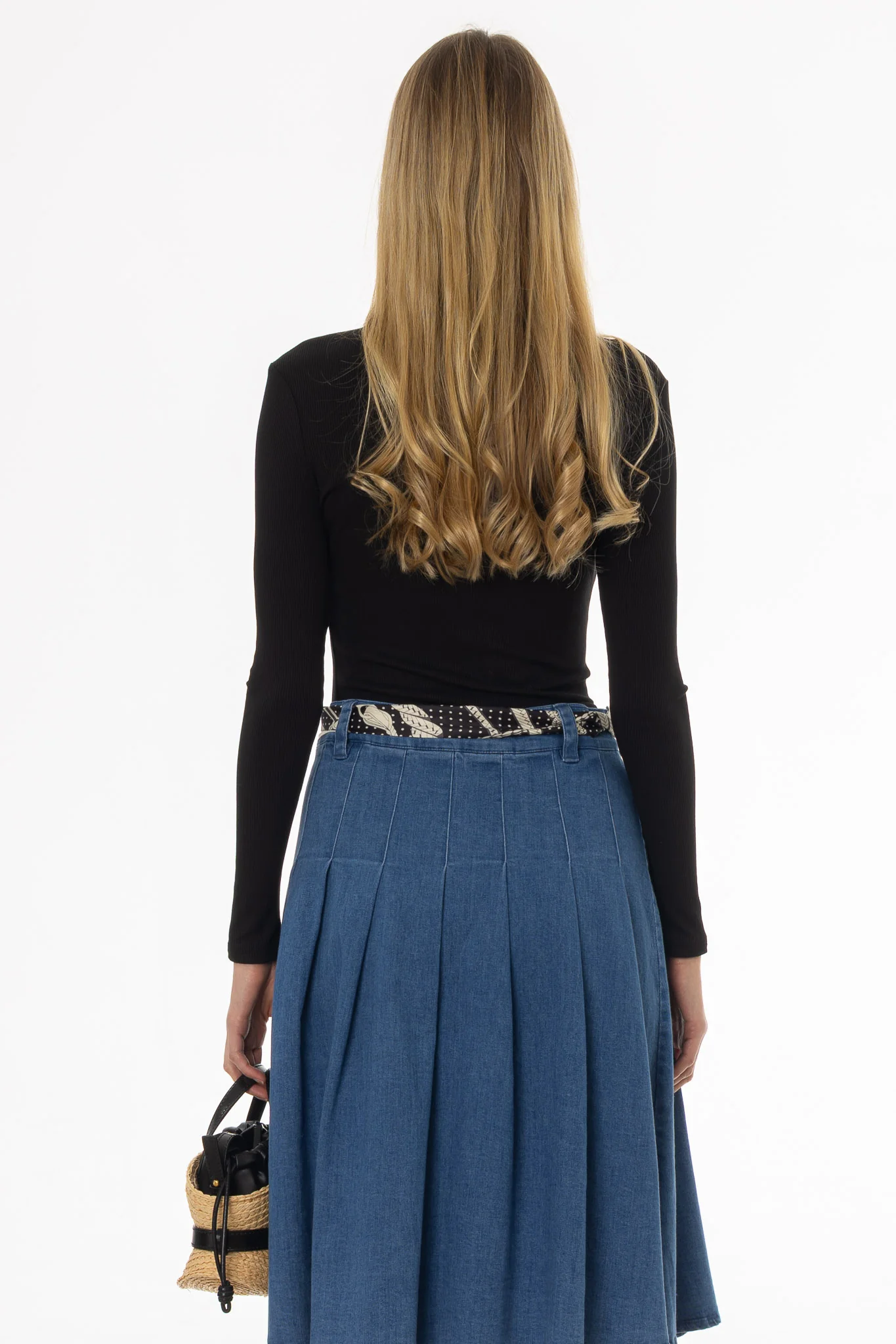 Black Ribbed V-Neck Long Sleeve T-Shirt - Image 4