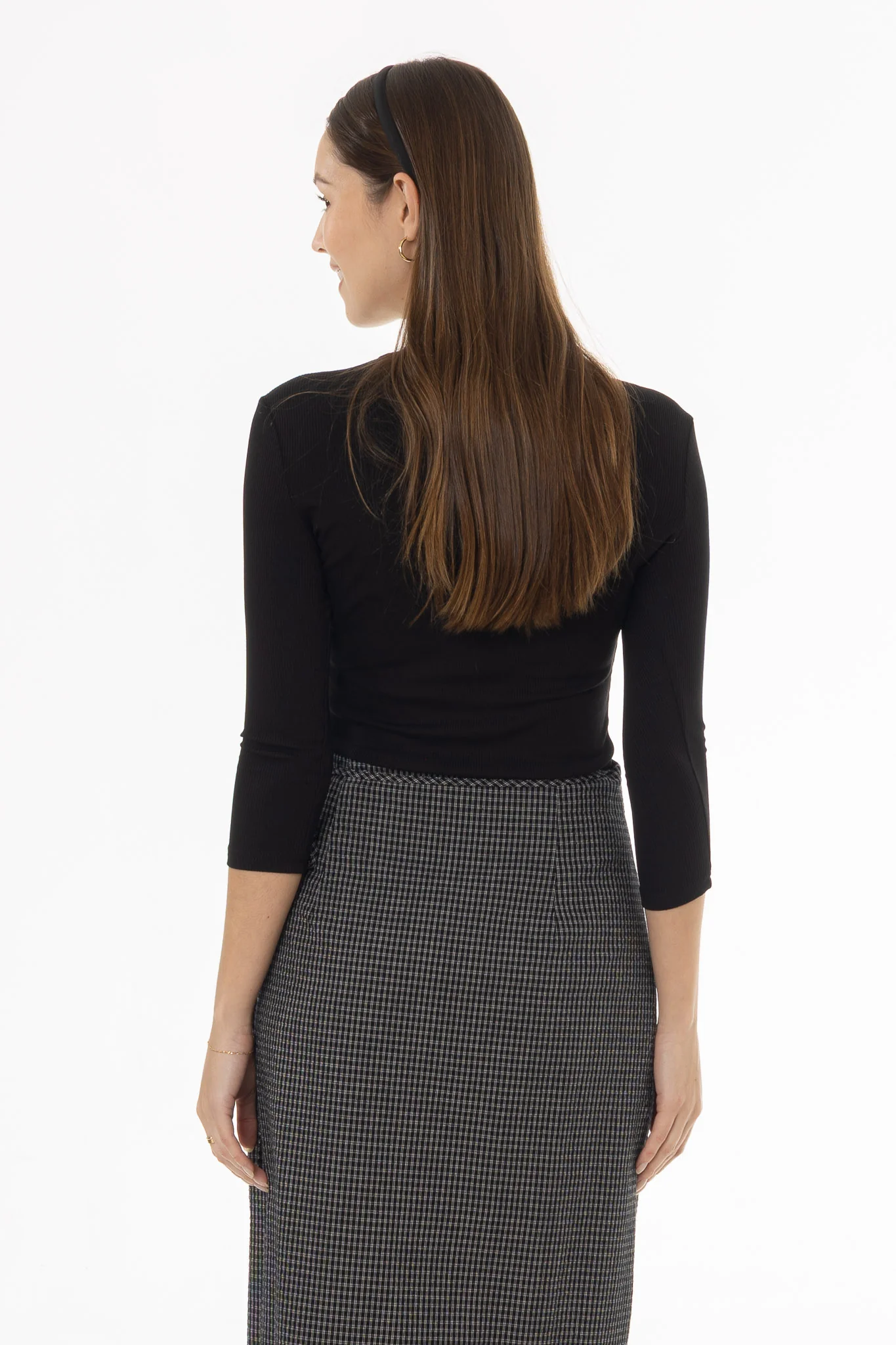 Black Ribbed Round Neck 3/4 Sleeve T-Shirt - Image 4