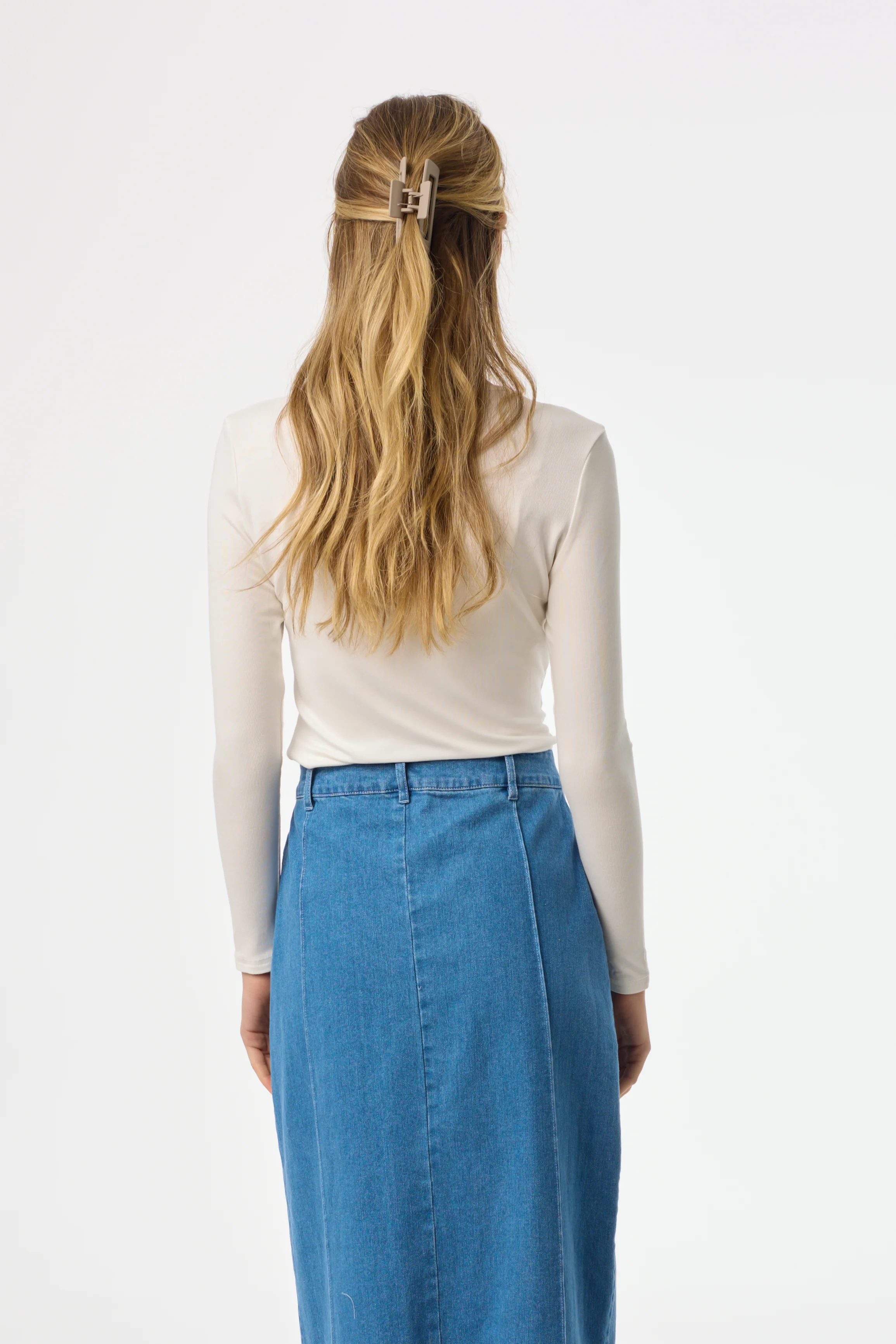 White Solid Long Sleeve T-Shirt - Image 3