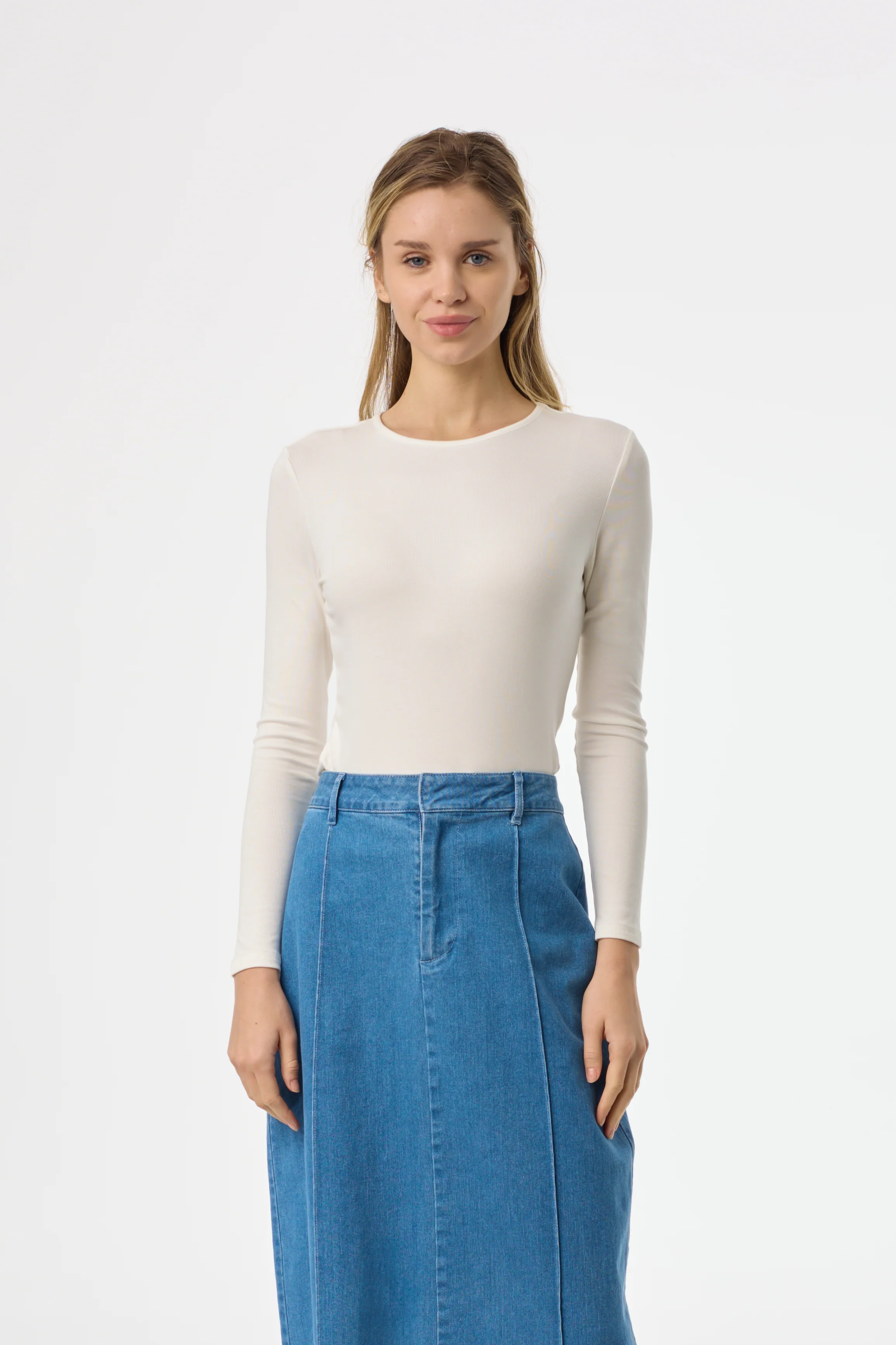 White Solid Long Sleeve T-Shirt - Image 4